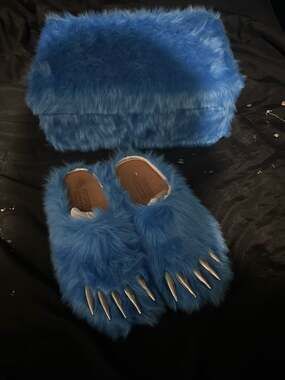 Bravest Studios Bear Claw Mule Size 10 Blue Fuzzy Slippers